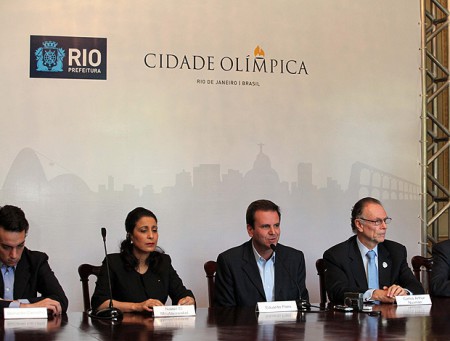 Paes lança projeto, e COI recebe manifesto sobre a linha 4 do metrô
